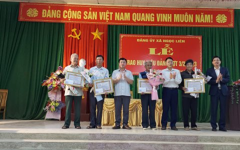 Đảng bộ xã Ngọc Liên Tổ chức Lễ trao tặng Huy hiệu Đảng đợt 03/02/2023.